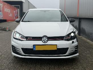 Volkswagen Golf 2.0 TSI GTI Performance picture 4