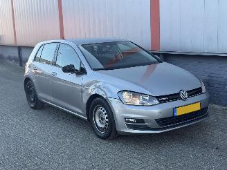 krockskadad bil auto Volkswagen Golf 1.0 TSI Edition 2016/1