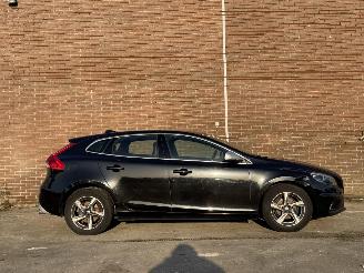 Volvo V-40 2.0 D2 R Design picture 3