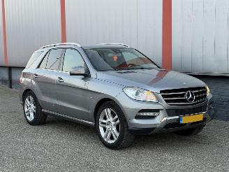 krockskadad bil auto Mercedes ML 250 Bluetec Edition 1 EURO 6 Luchtvering 2011/1