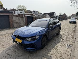 Schadeauto Volkswagen Passat Variant 1.5 eHybrid R-Line Edition 2025/1