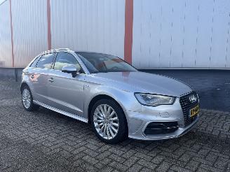krockskadad bil auto Audi A3 SPORTBACK E-TRON 2015/1