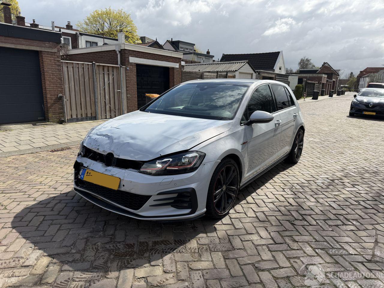 Volkswagen Golf 2.0 TSI GTI Performance