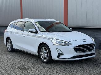 krockskadad bil auto Ford Focus Turnier cool & connect 1.5 2019/1