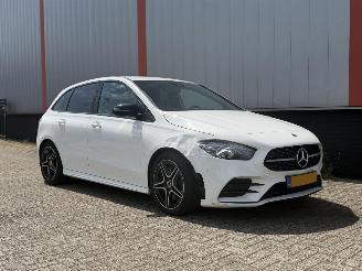 krockskadad bil auto Mercedes B-klasse B250 AMG PANO SFEER 2019/1