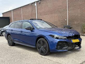 Voiture accidenté Volkswagen Passat 1.5 eHybrid R LINE 2025/1