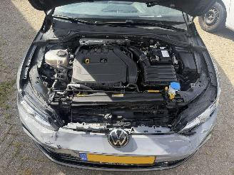 Volkswagen Golf 1.5 eTSI R Line PANO picture 26