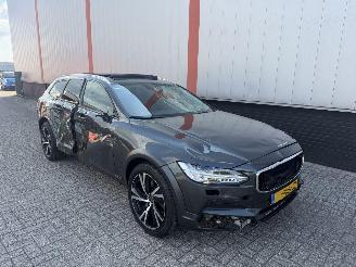 Auto incidentate Volvo V-90 V90 Cross Country 2.0 D5 AWD PRO 2019/1