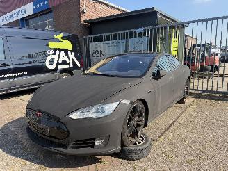 Schadeauto Tesla Model S NO PAPERS !!!  85 Signature Performance 2013/1