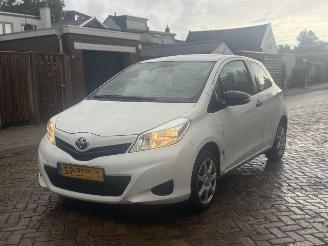 uszkodzony samochody osobowe Toyota Yaris 1.0 VVT-i Comfort 2012/1