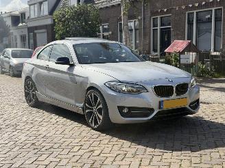 uszkodzony samochody osobowe BMW 2-serie 220i Coupe Automaat 2015/1