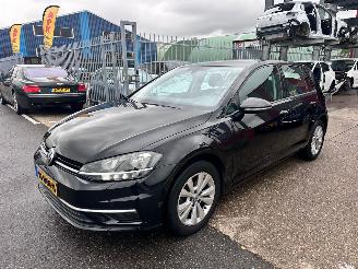 Schadeauto Volkswagen Golf 1.0 TSI 2018/10