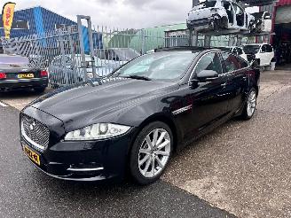 Vaurioauto  passenger cars Jaguar XJ 3.0 V6D PREMIUM LUXURY 2013/5