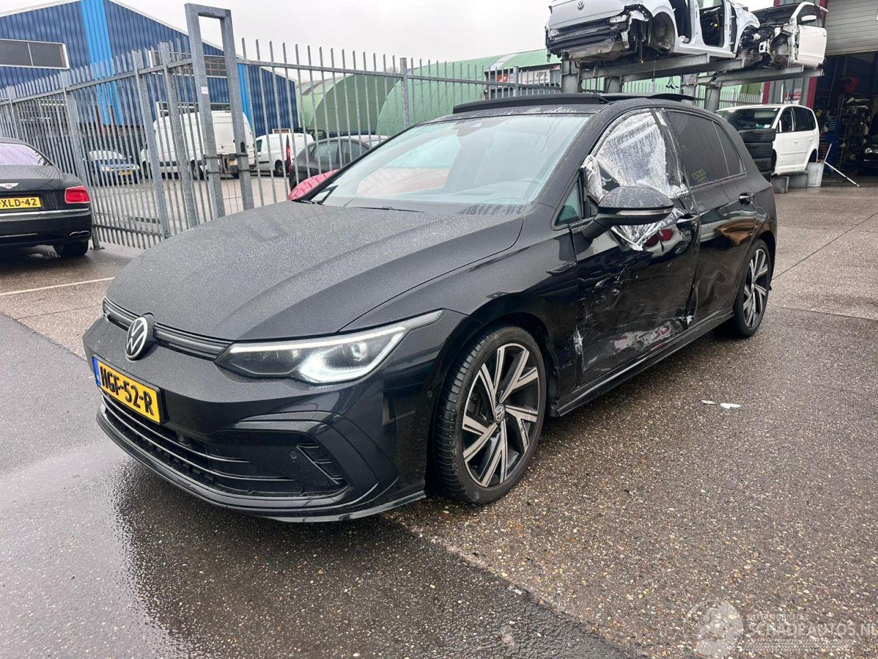 Volkswagen Golf 1.5  R LINE / eTSI / DSG / PANO / HEAD UP / VOLLE AUTO