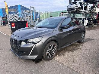 Unfallwagen Peugeot 208 1.2 AUTOMAAT 2022/3