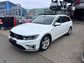 krockskadad bil auto Volkswagen Passat 1.4 GTE / DSG / PANO / VOLLE AUTO / 2018/5