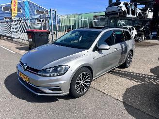 skadebil auto Volkswagen Golf 1.0 TSI / DSG / PANO / 2018/8