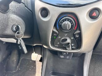 Peugeot 108 1.0 AUTOMAAT picture 11