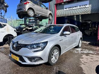 krockskadad bil auto Renault Mégane 1.5 BLUE DCI LIMITED 2019/8