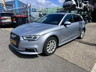 krockskadad bil auto Audi A3 1.4 SPORTBACK E-TRON 2018/4