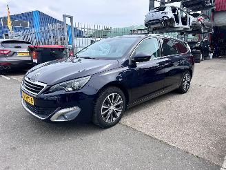 Schadeauto Peugeot 308 1.2 PURETECH ALLURE / PANO 2016/11