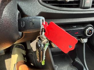 Kia Picanto 1.0 CVVT COLOUR EDITION picture 14