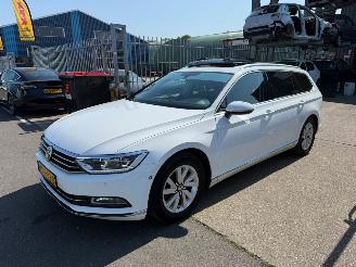 uszkodzony samochody osobowe Volkswagen Passat 1.4 TSI / DSG / PANO / LEER / VOLLE AUTO 2016/1