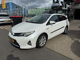 Unfallwagen Toyota Auris Touring Sports 1.8 HYBRIDE / PANO 2014/1