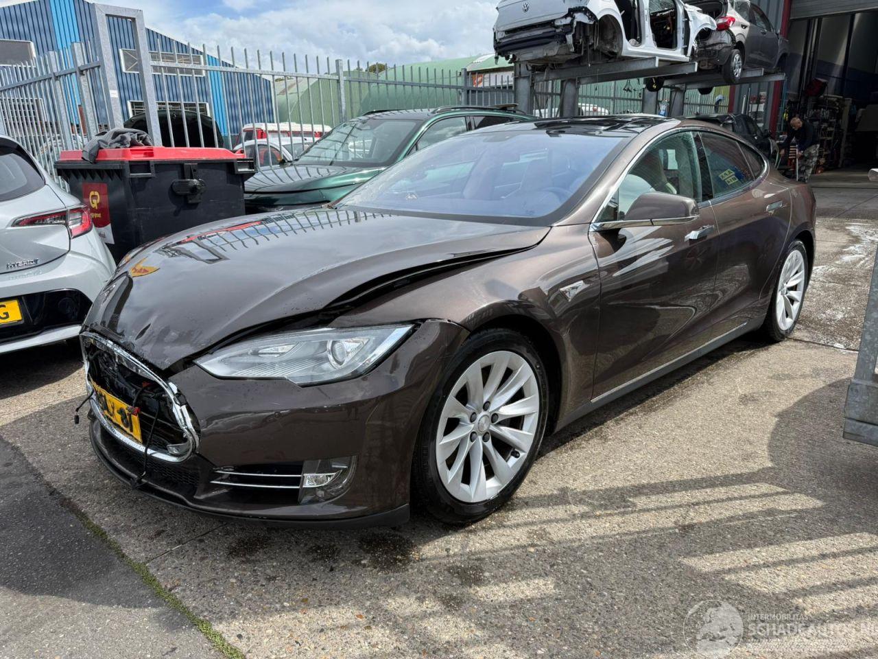 Tesla Model S P85+ PERFORMANCE