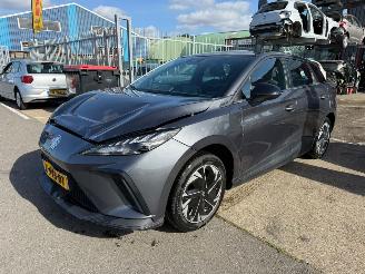 skadebil auto MG MG4 ELECTIC 51 KWH 2023/10