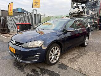 krockskadad bil auto Volkswagen Golf 1.6 TDI / DSG / PANO / HIGHLINE 2015/3