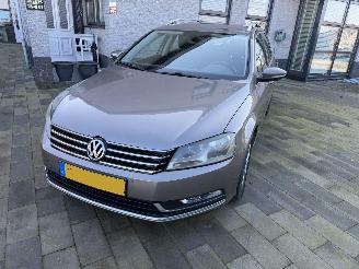 krockskadad bil auto Volkswagen Passat 1.4 TSI COMFORTLINE BLUEMOTION AUTOMAAT 2011/11