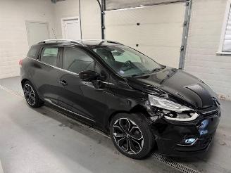 Vaurioauto  passenger cars Renault Clio  2017/12