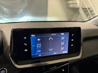 Peugeot 208  picture 16