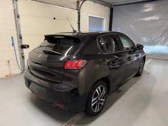 Peugeot 208  picture 8