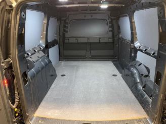 Volkswagen Caddy maxi AUTOMATIC picture 16