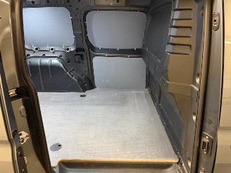 Volkswagen Caddy maxi AUTOMATIC picture 15