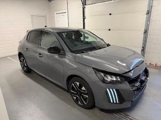 damaged passenger cars Peugeot 208  2025/4
