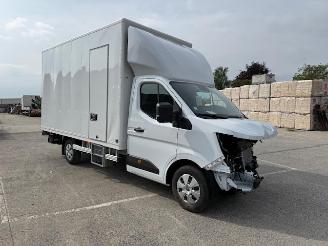 damaged passenger cars Renault Master // 1200 KM // 2025/12