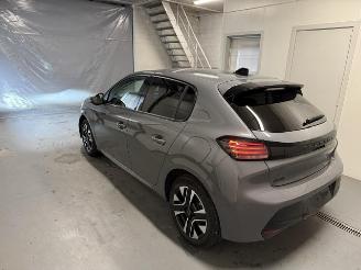 Peugeot 208  picture 5