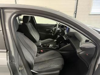 Peugeot 208  picture 11