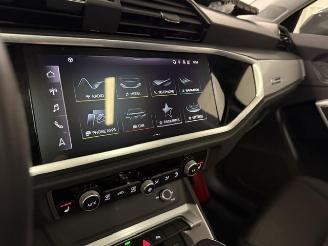 Audi Q3  picture 16