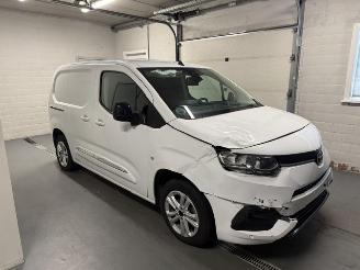 krockskadad bil auto Toyota ProAce  2023/6