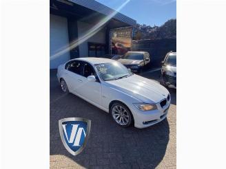 Coche siniestrado BMW 3-serie 3 serie (E90), Sedan, 2005 / 2011 318i 16V 2010/11