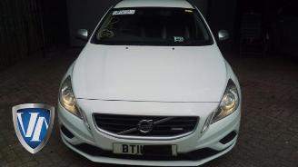Vrakbiler auto Volvo V-60 V60 I (FW/GW), Combi, 2010 / 2018 2.4 D5 20V 2011/0