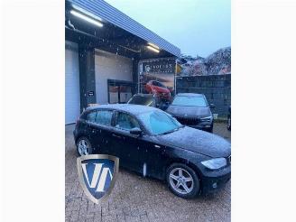 Coche siniestrado BMW 1-serie 1 serie (E87/87N), Hatchback 5-drs, 2003 / 2012 120i 16V 2004/9