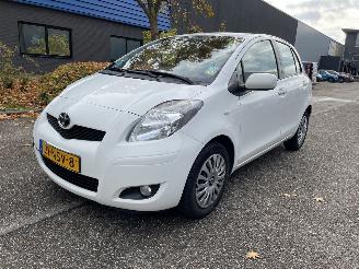 Damaged car Toyota Yaris 1.3 5drs 74kw Clima 2010/8