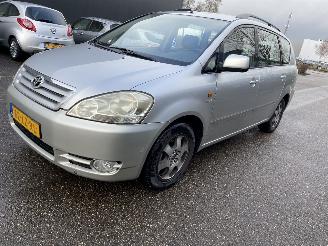 krockskadad bil auto Toyota Avensis-verso 2.0 aut 6pers. 2003/1