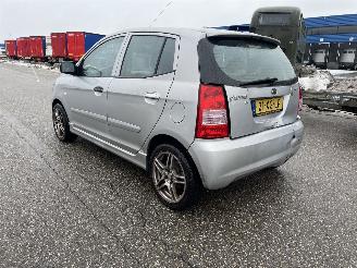 Kia Picanto 1.0 5drs picture 6