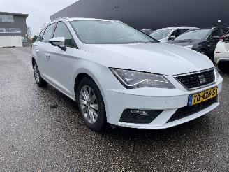 krockskadad bil auto Seat Leon 1.6 tdi 85kw 2017/2